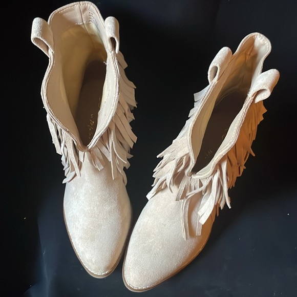 NEW IN BOX! Faux Suede Fringed Western Booties - Picture 5 of 5